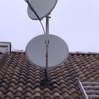 Satronik_dve_paraboly_na_streche-antena